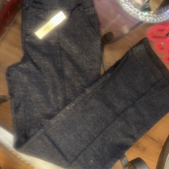 A 3 piece stylish suite Guess skirt pants and vest - Picture 9 of 10